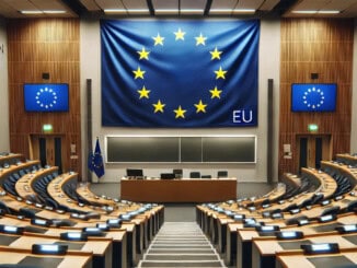 Eine Europaflagge hängt in einem Hörsaal