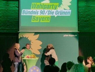 Gisela Sengl, Eva Lettenbauer, Andrea Wörle und Max Retzer auf der Wahlparty der Grünen